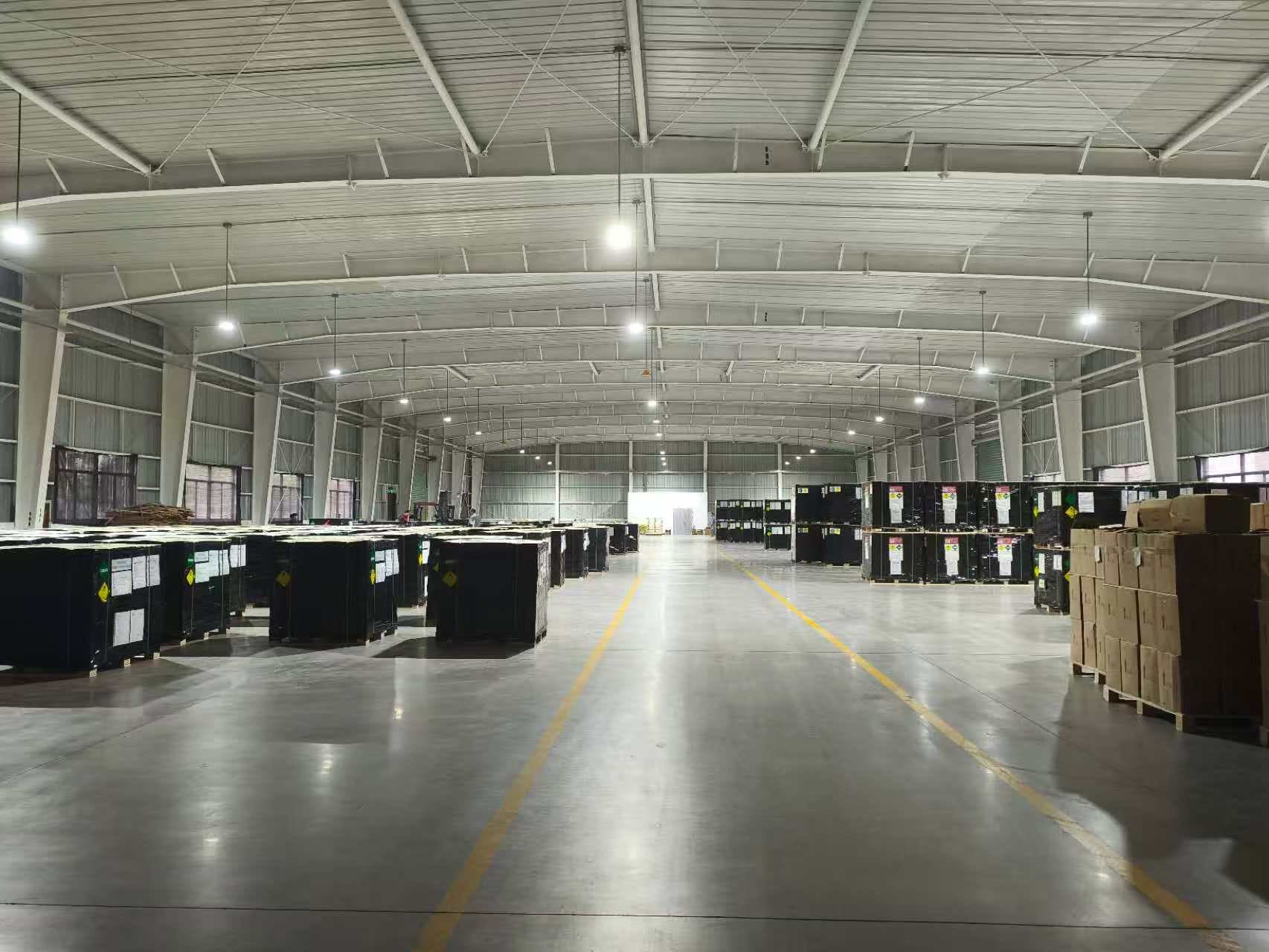Packaging and labeling station with finished cylinder products